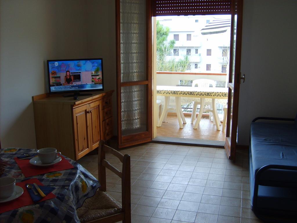 Amanda Appartamenti Lido Adriano Habitación foto